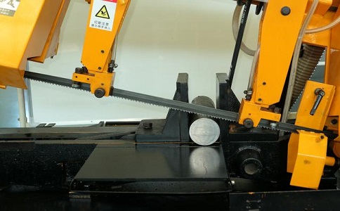 桃江数控带锯床自动送料精度会出现偏差吗？